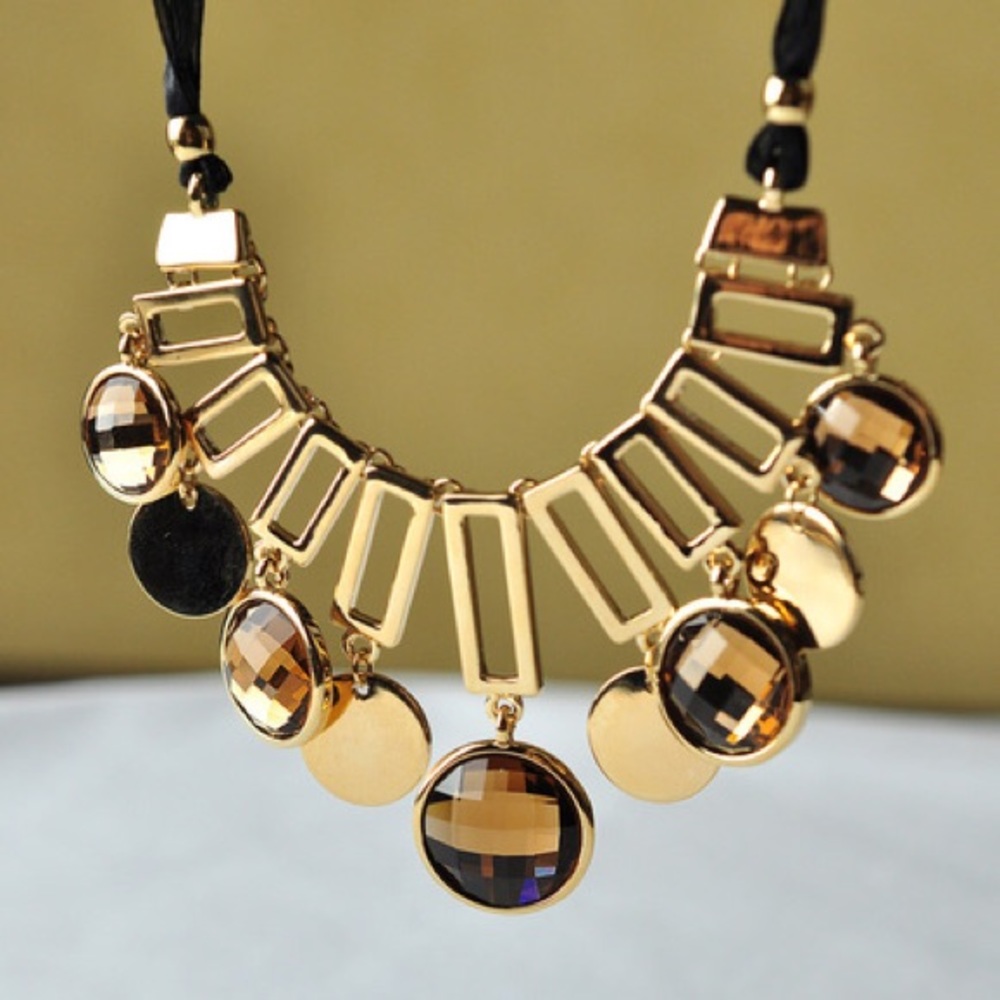 Reversible statement necklace